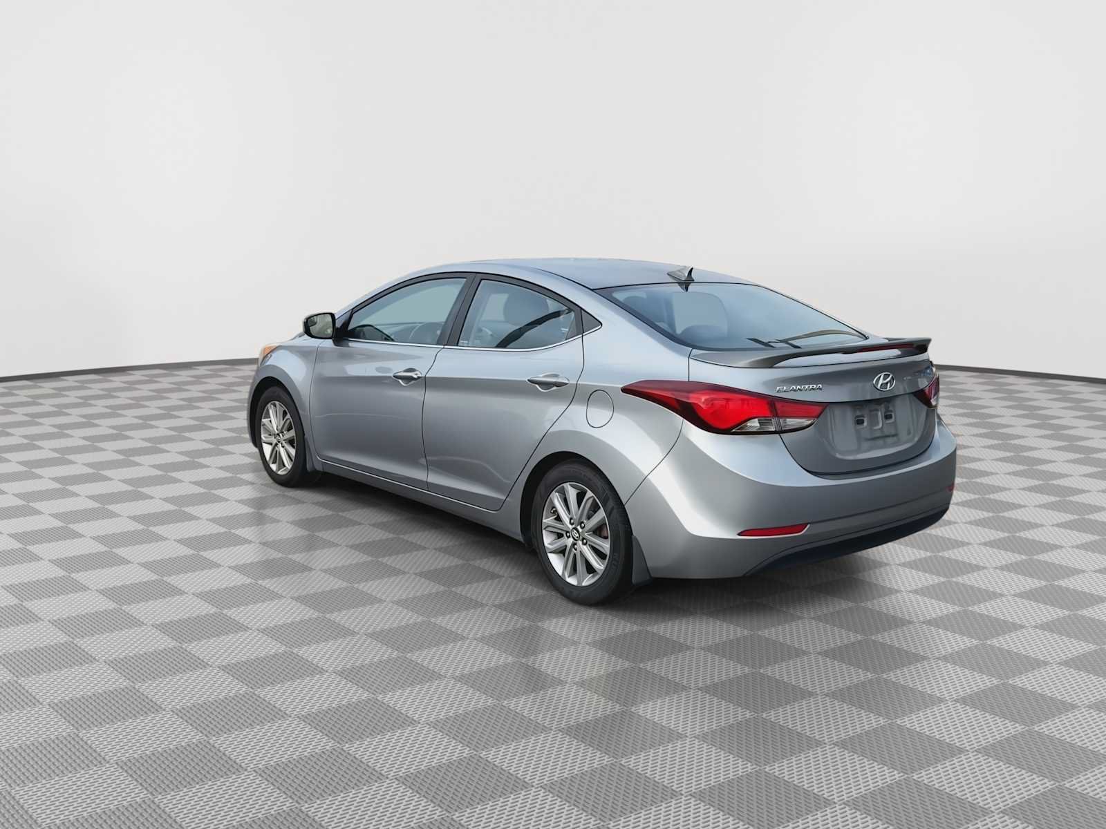 Used 2015 Hyundai Elantra SE w/ Option Group 03 FWD image 6