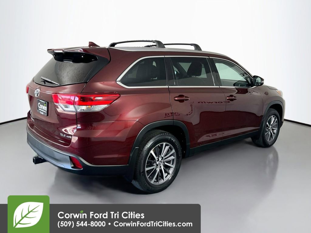Used 2019 Toyota Highlander XLE AWD/4WD image 15