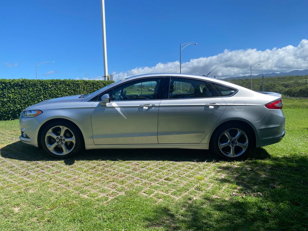 Used 2016 Ford Fusion SE FWD image 4