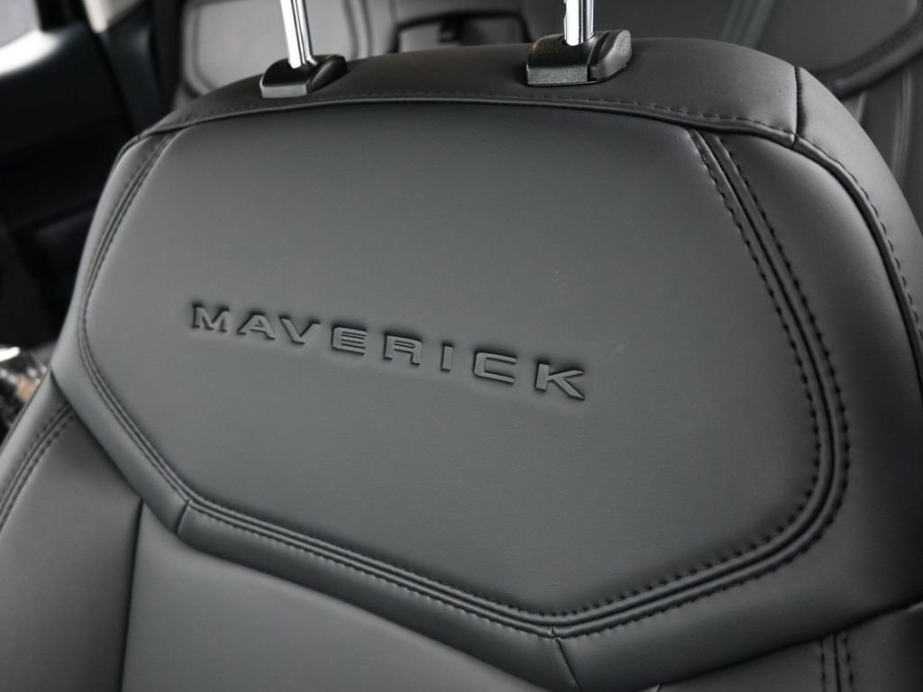 New 2025 Ford Maverick Lariat w/ Black Appearance Package image 28