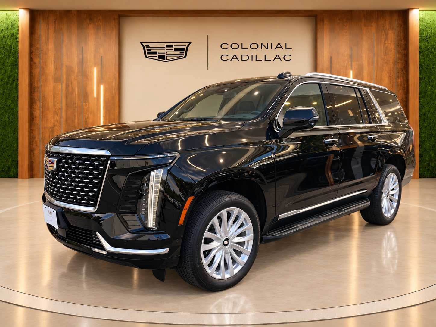Used 2025 Cadillac Escalade ESV Luxury AWD/4WD image 3