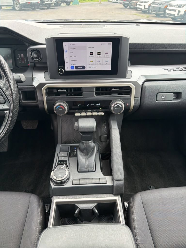 Used 2025 Toyota Tacoma SR5 AWD/4WD image 25