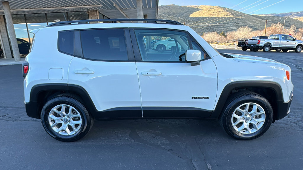 Used 2018 Jeep Renegade Latitude w/ Popular Equipment Group image 2
