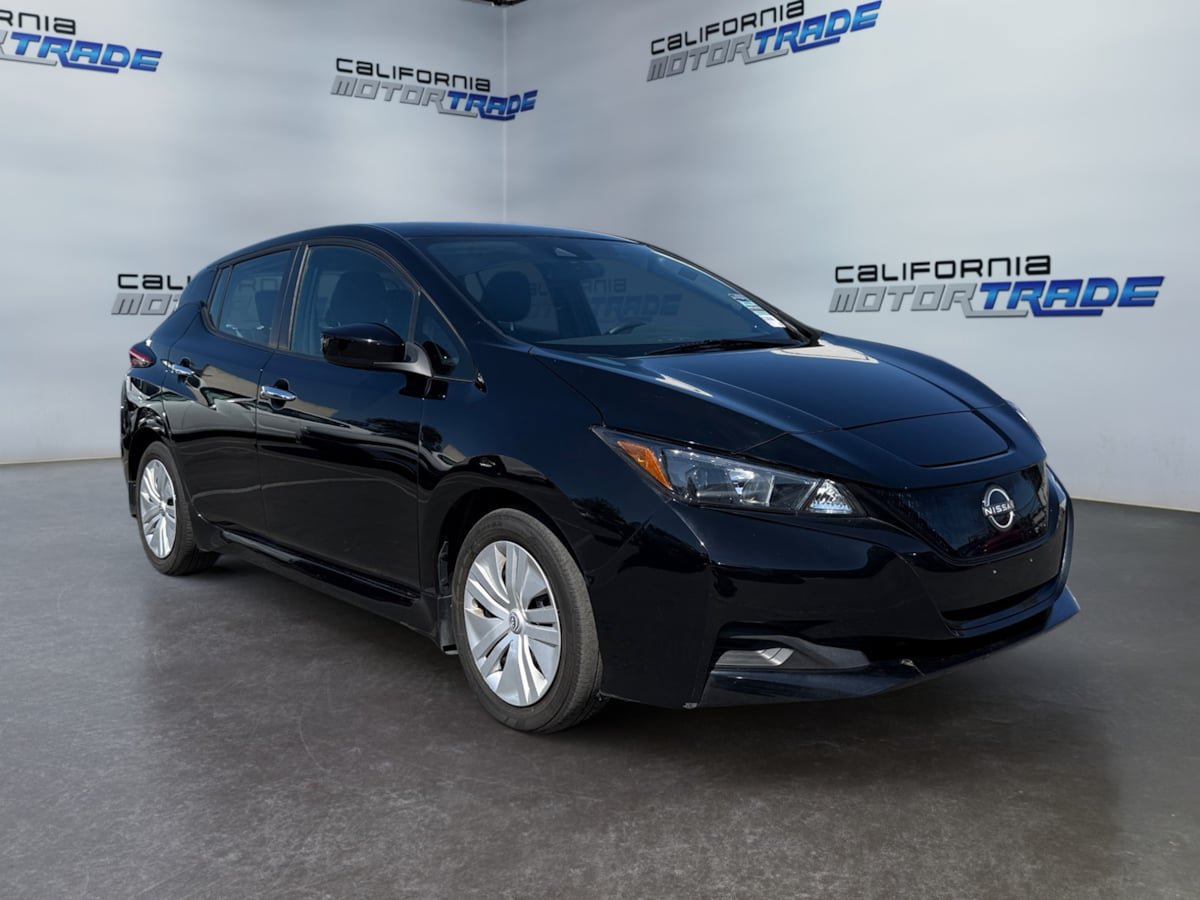 Used 2025 Nissan Leaf S FWD image 3