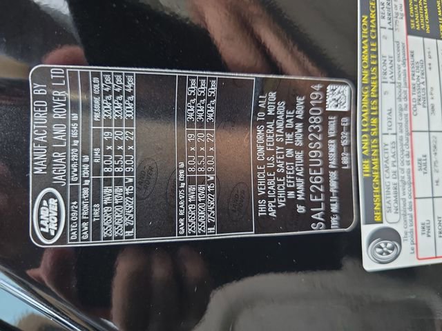 Used 2025 Land Rover Defender 90 X-Dynamic SE image 33