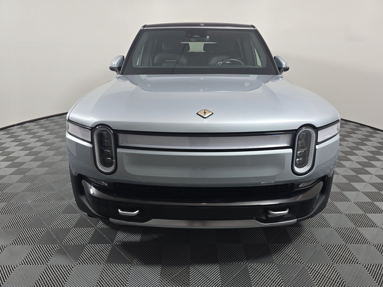 Used 2024 Rivian R1S Adventure AWD/4WD image 8