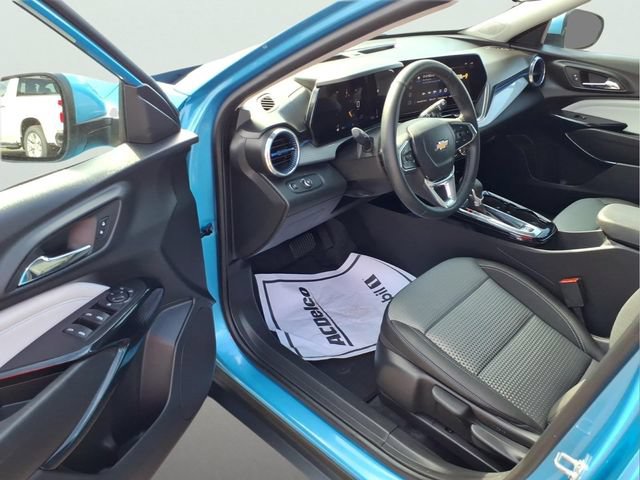 Used 2026 Chevrolet Trax LT w/ LT Convenience Package FWD image 10