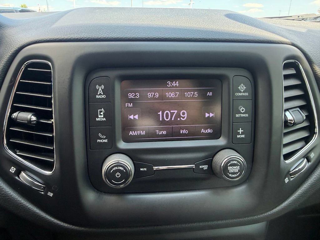 Used 2018 Jeep Compass Latitude AWD/4WD image 28