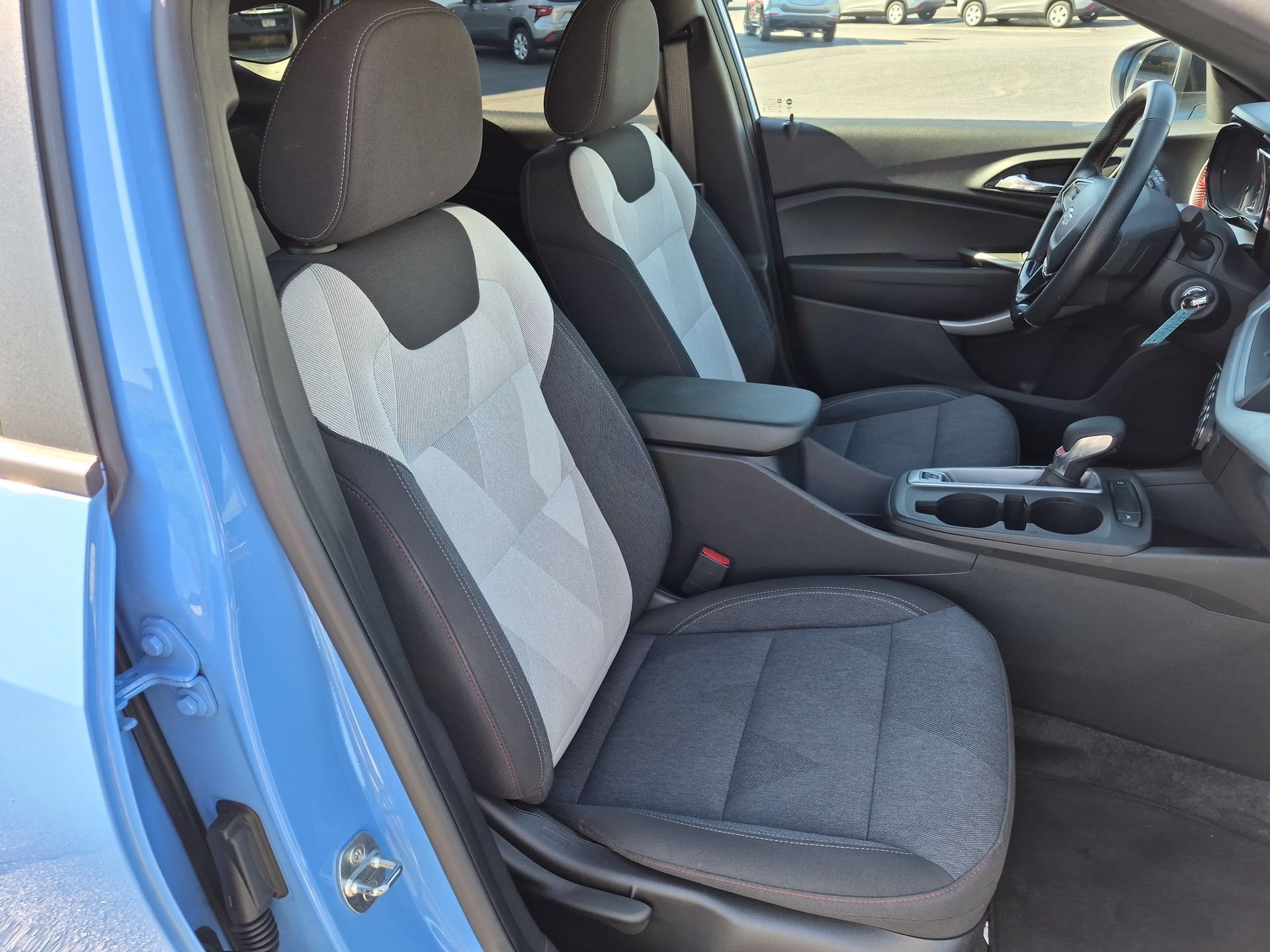 Certified 2024 Chevrolet Trax RS w/ Sunroof Package FWD image 28