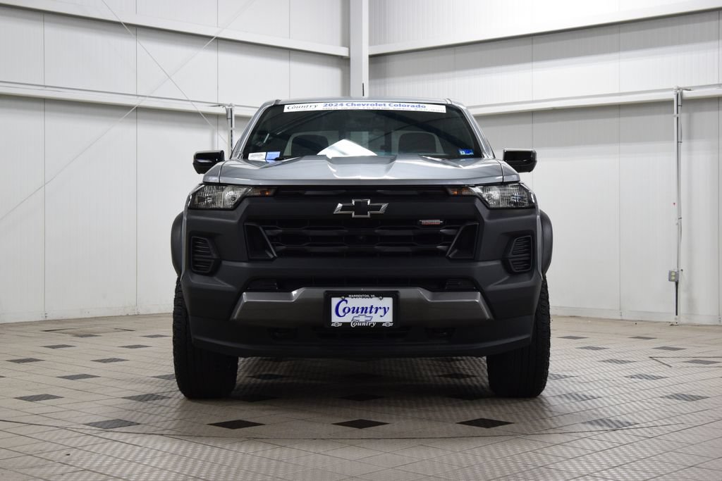 Used 2024 Chevrolet Colorado Trail Boss w/ Technology Package AWD/4WD image 2