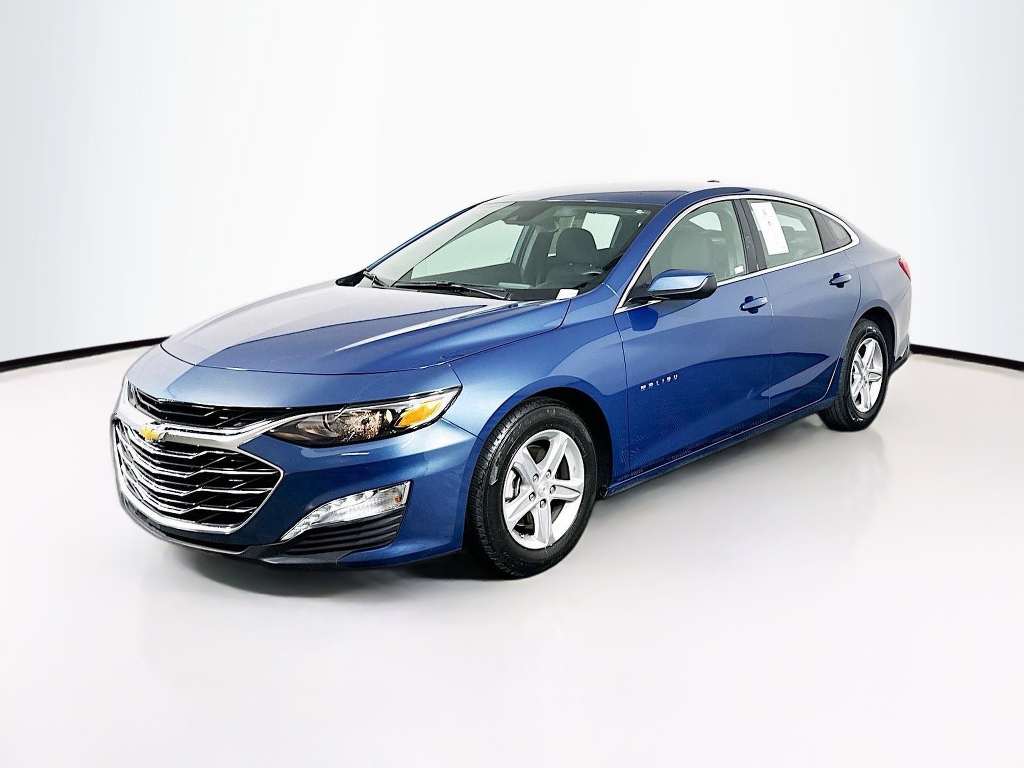 Used 2024 Chevrolet Malibu LT FWD image 3