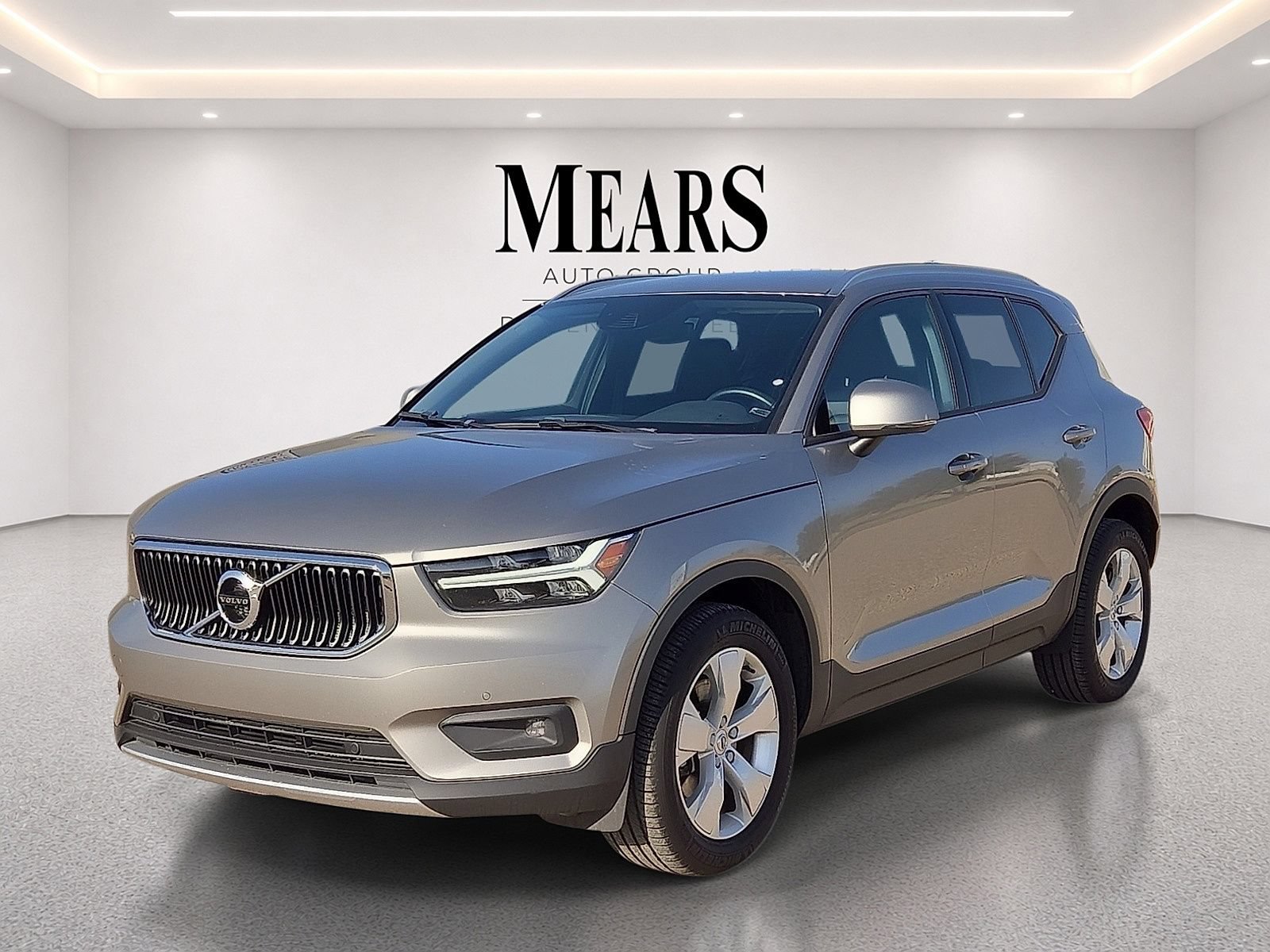 Used 2022 Volvo XC40 T5 Momentum