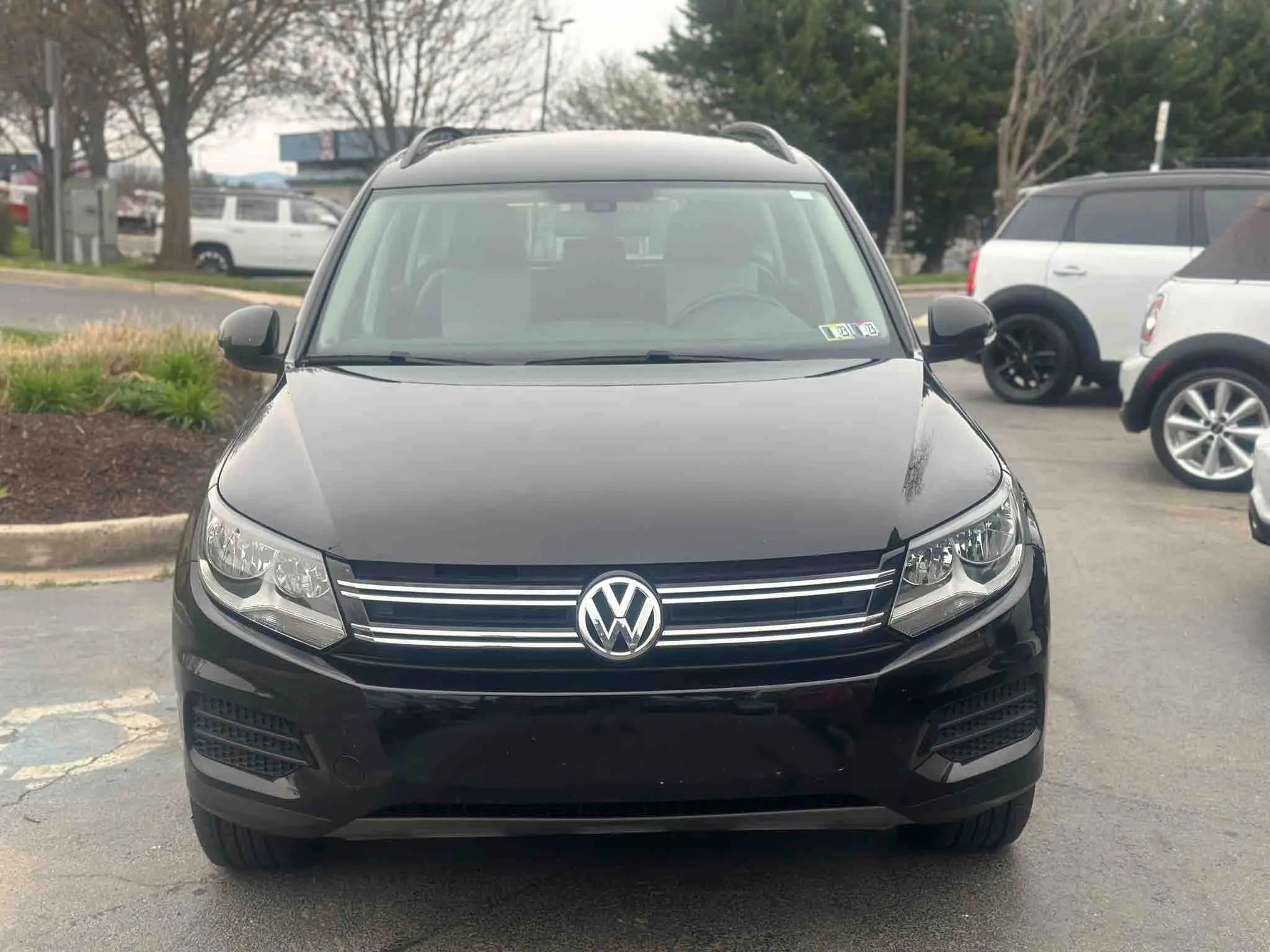 Used 2016 Volkswagen Tiguan S image 3