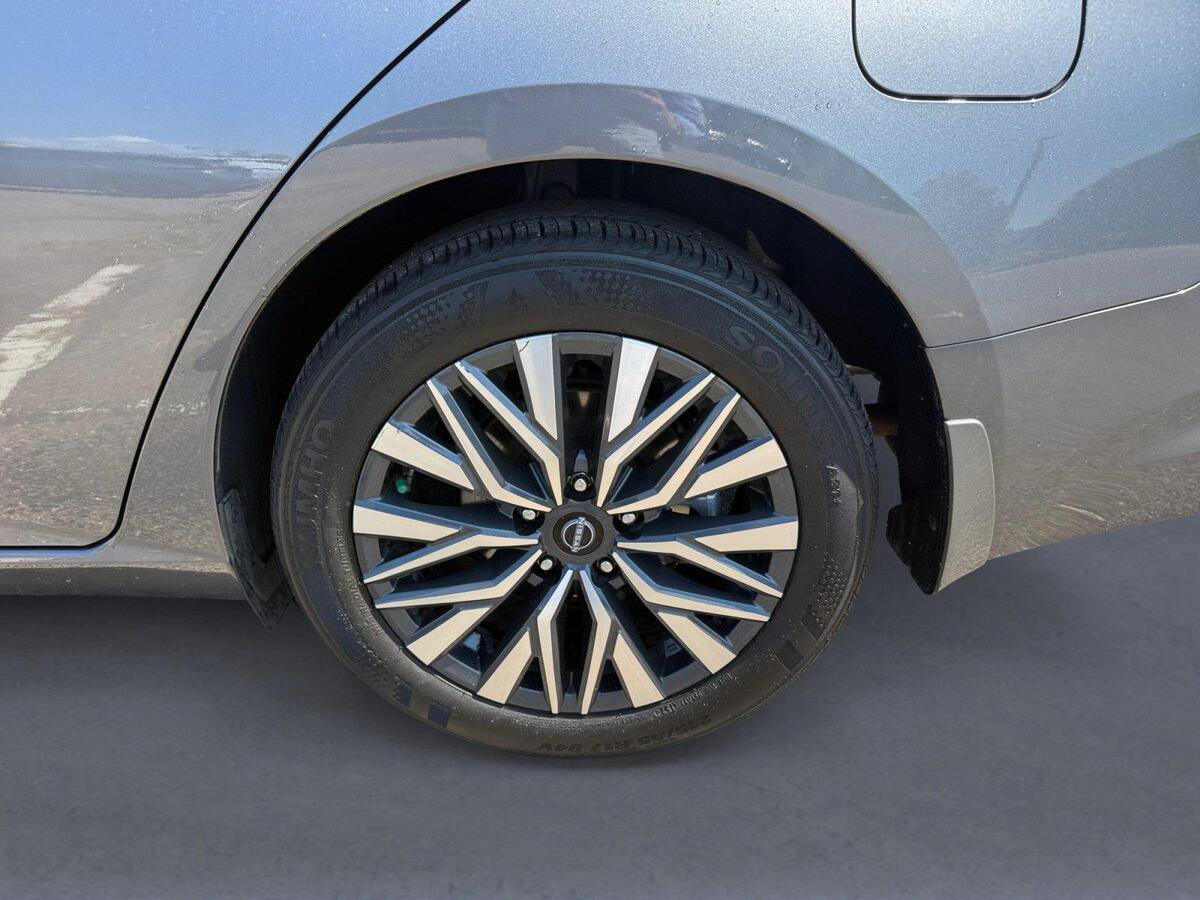 Used 2024 Nissan Altima 2.5 SV w/ SV Premium Package FWD image 14
