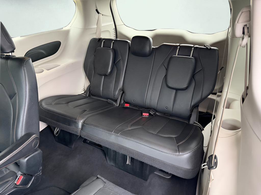 Used 2019 Chrysler Pacifica Touring-L FWD image 25