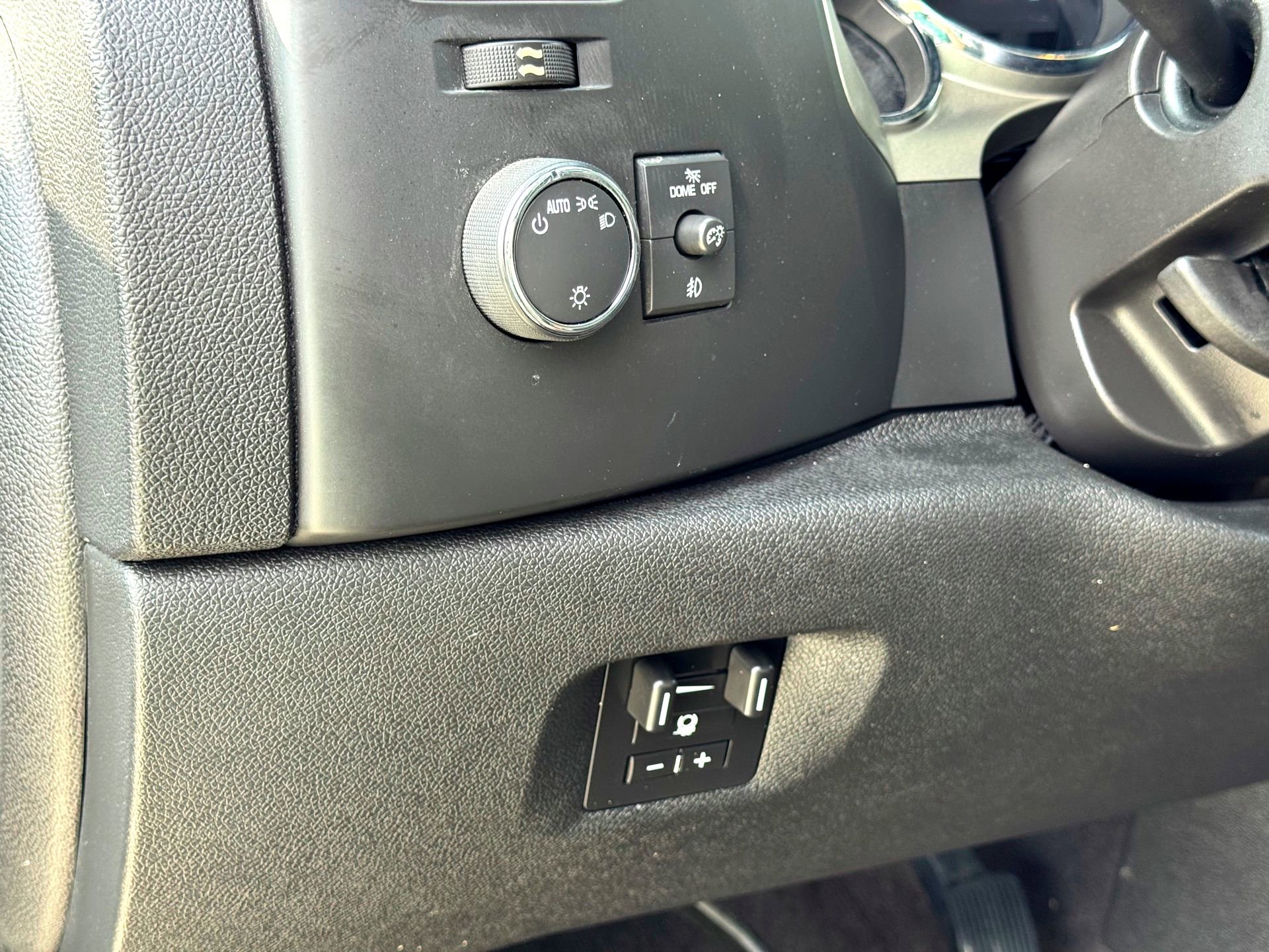 Used 2014 Chevrolet Silverado 2500 LT w/ Z71 Appearance Package AWD/4WD image 14