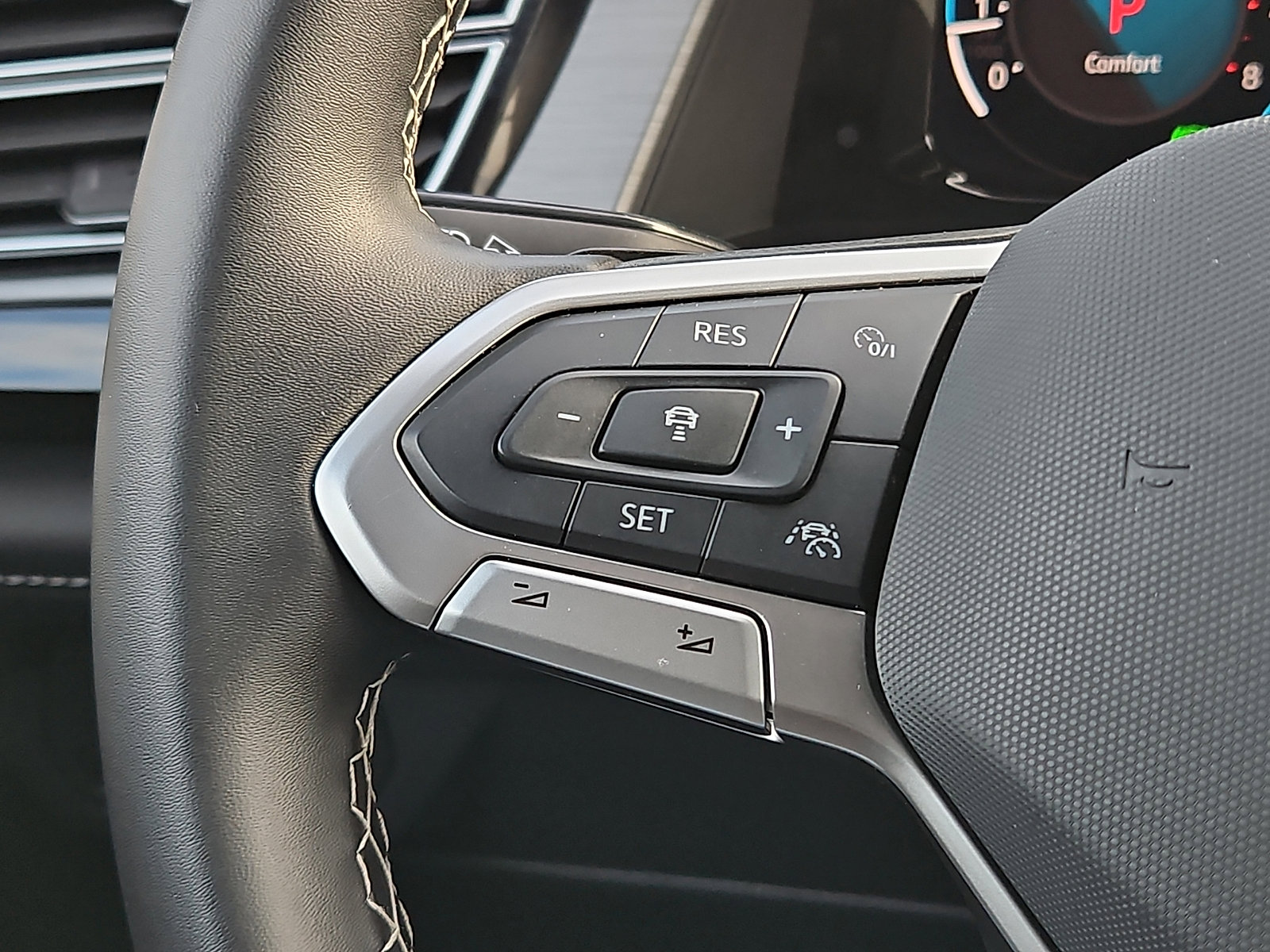 Used 2025 Volkswagen Atlas Cross Sport SE image 20