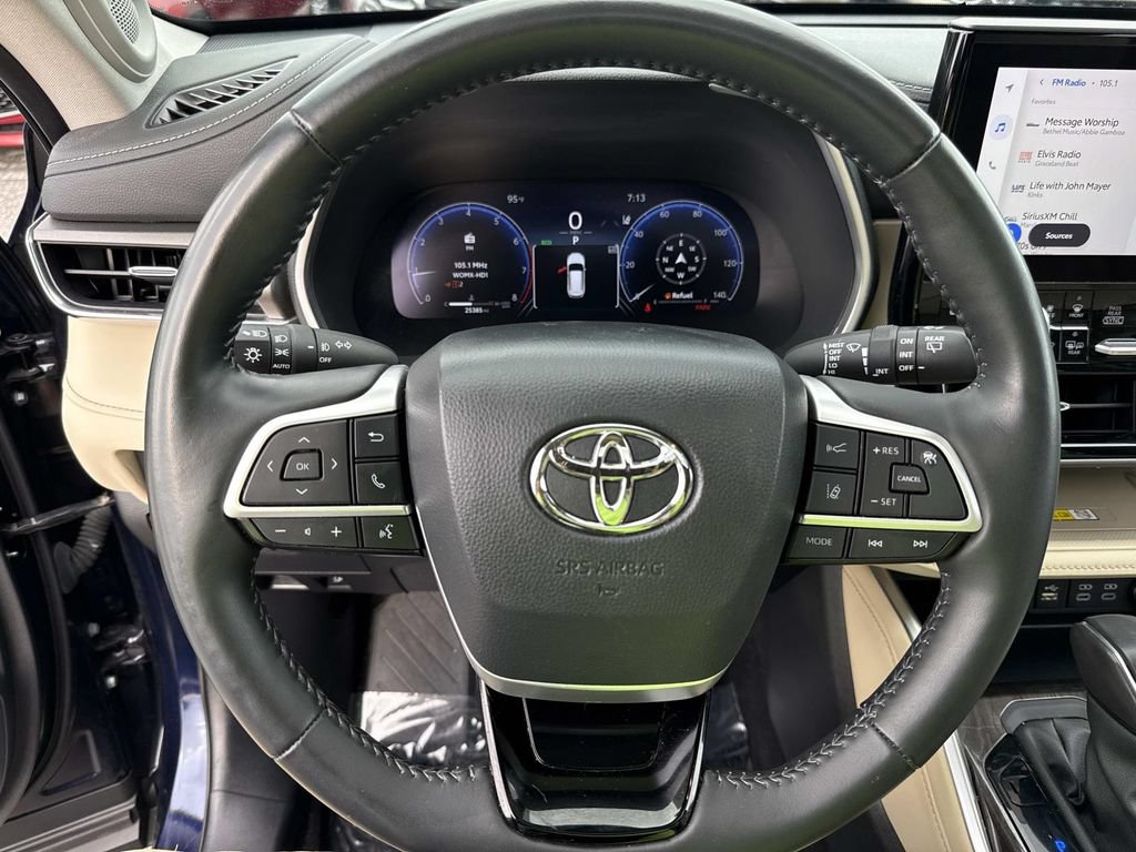 Used 2024 Toyota Highlander Limited AWD/4WD image 43