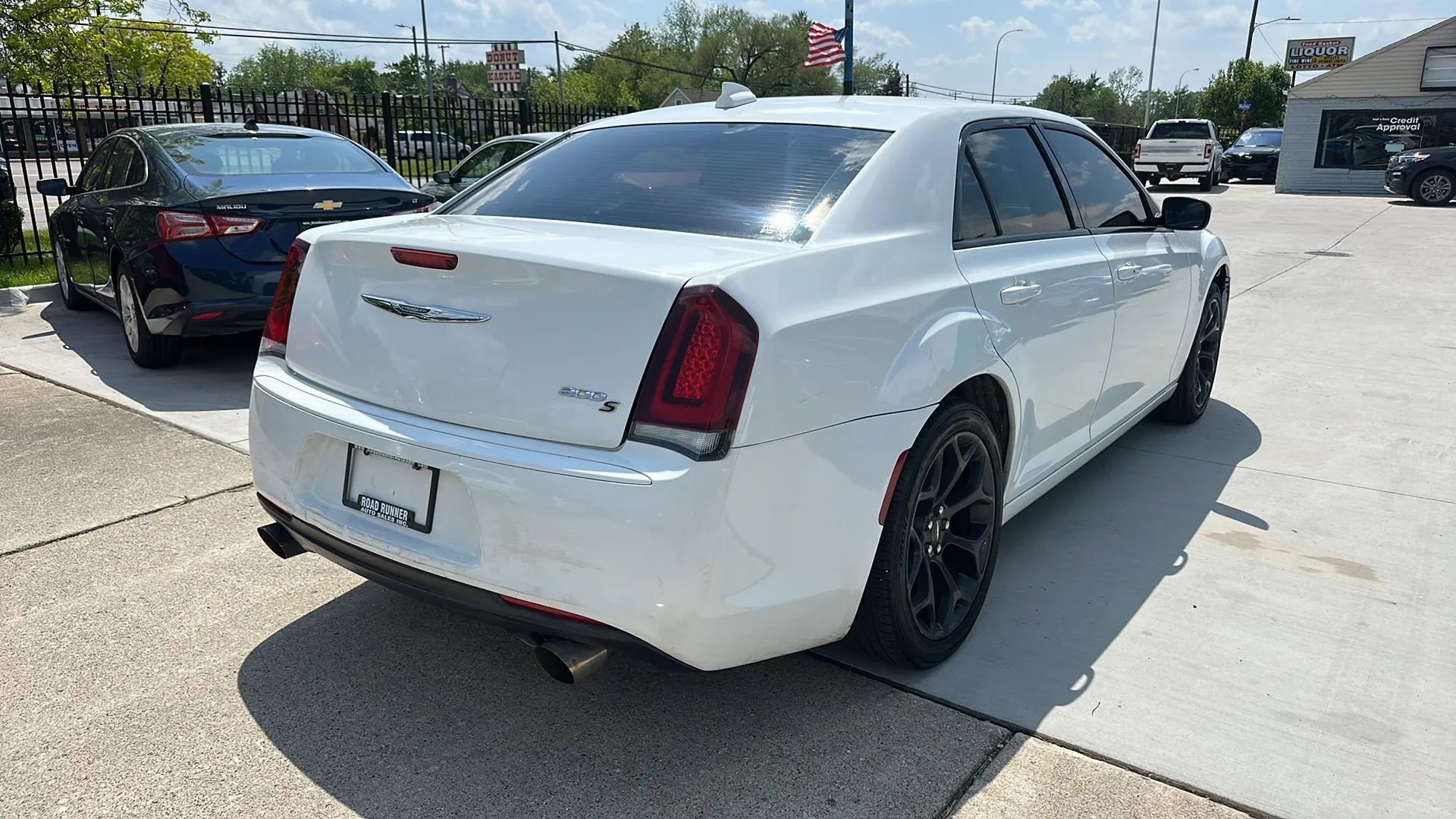 Used 2019 Chrysler 300 S RWD image 4