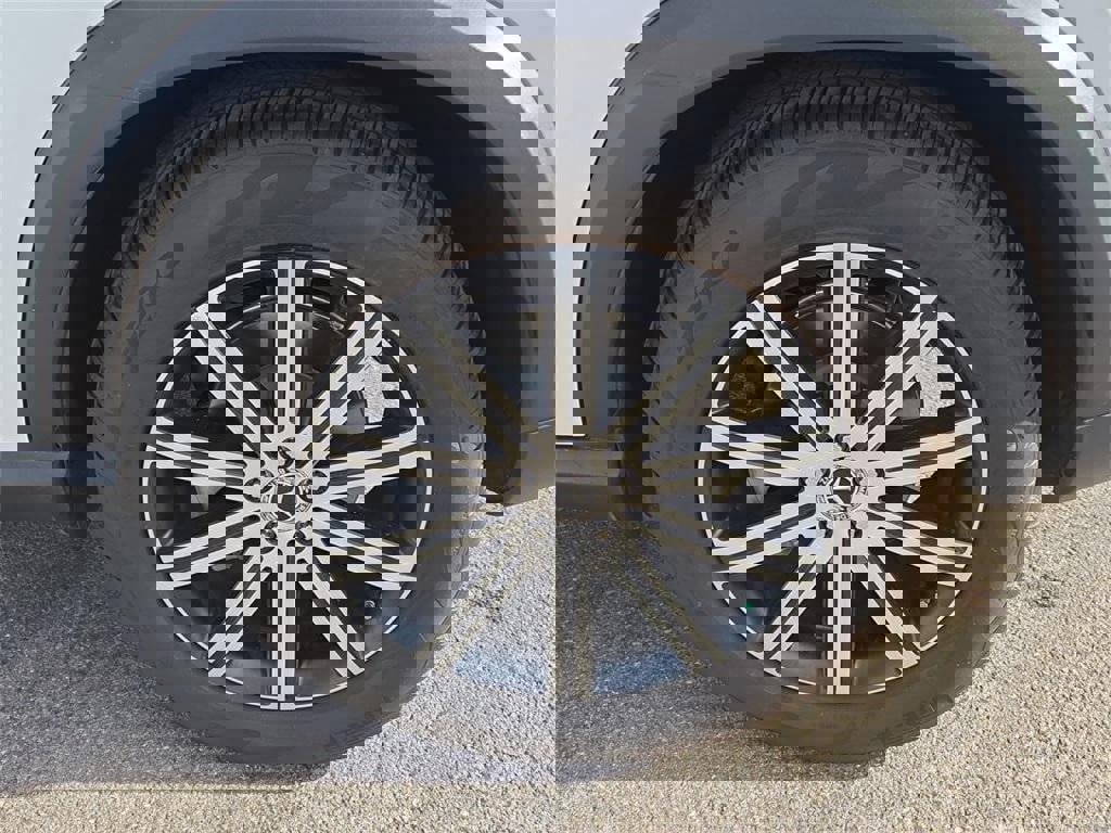 Used 2024 Mercedes-Benz GLE 450 4MATIC image 11