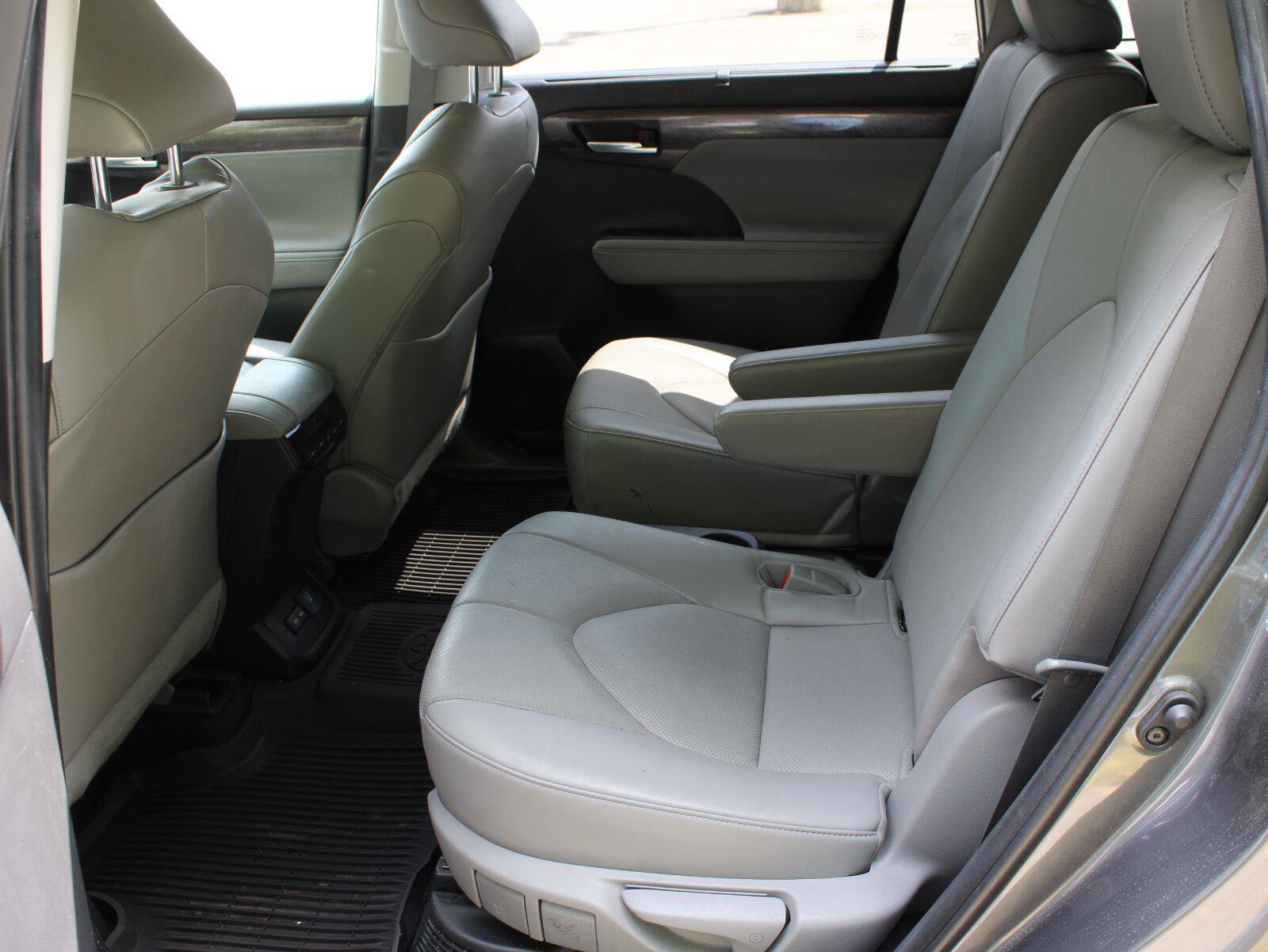 Used 2023 Toyota Highlander Limited AWD/4WD image 17