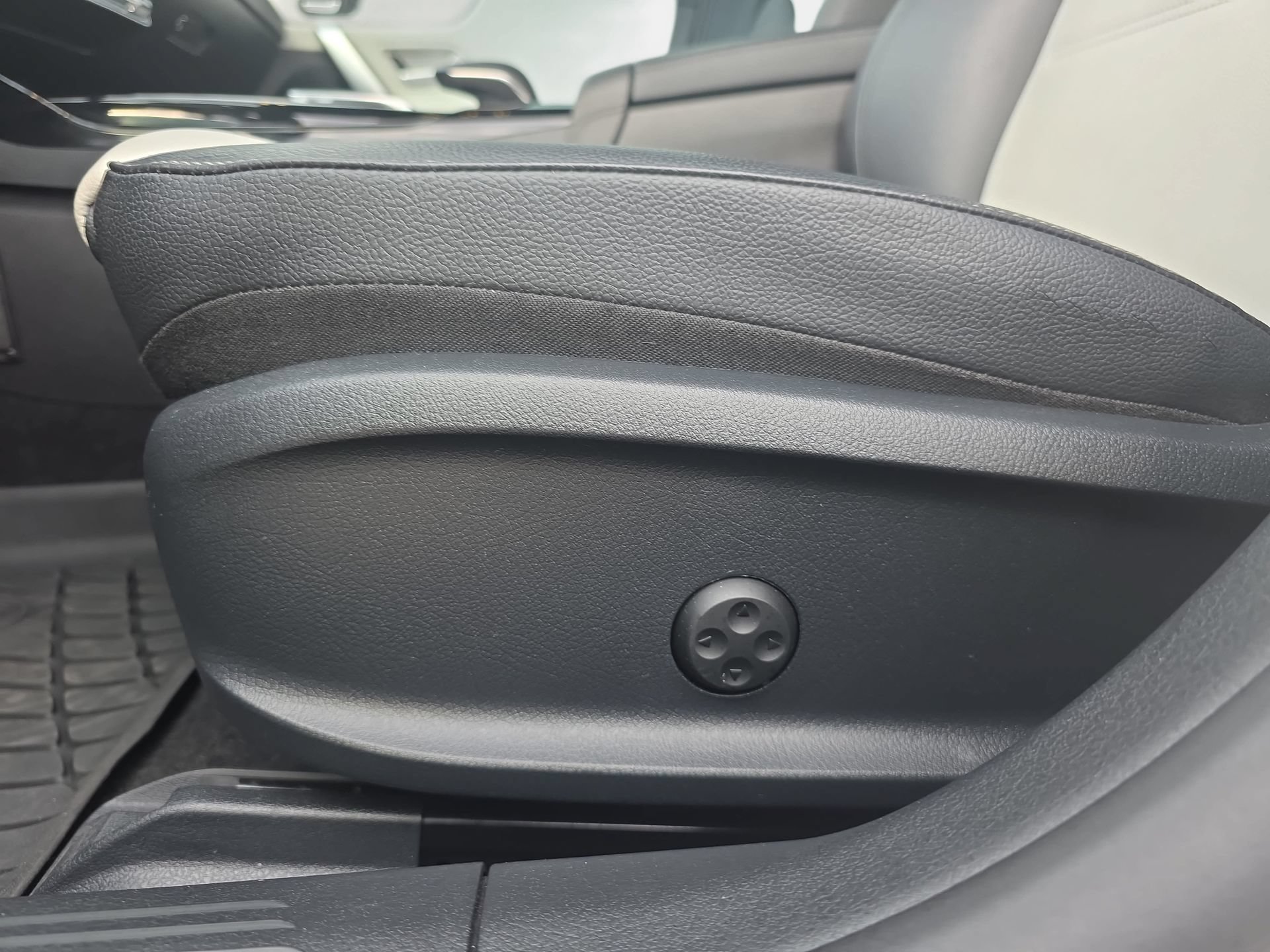 Used 2020 Mercedes-Benz CLA 35 AMG 4MATIC image 28
