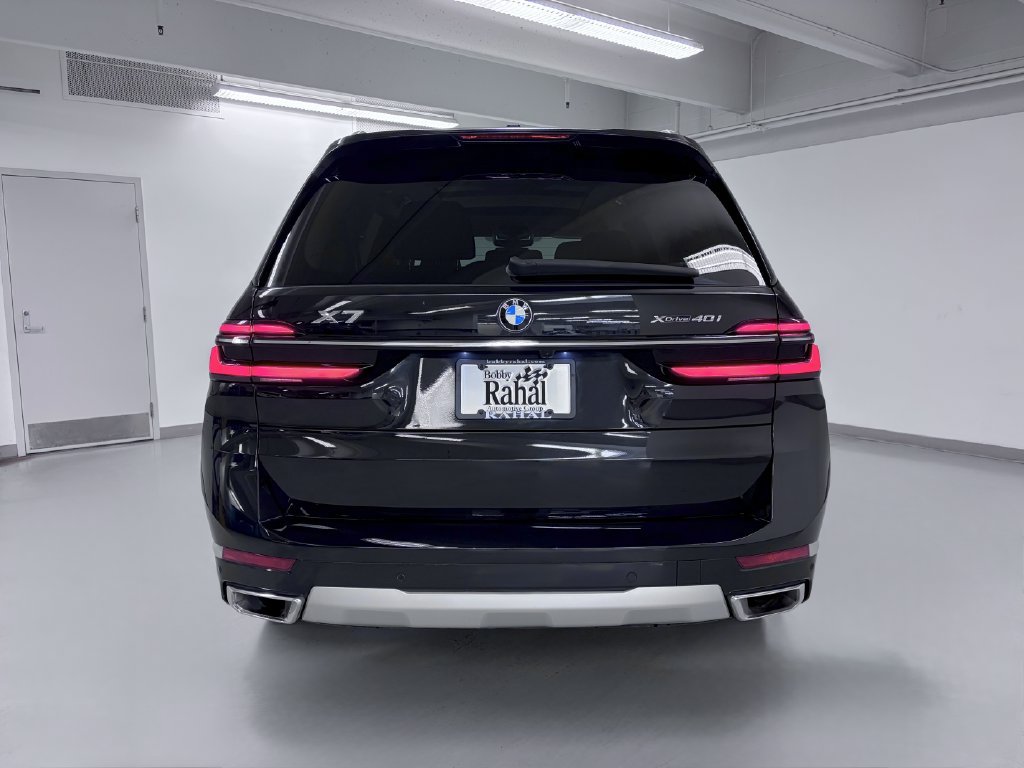 Used 2023 BMW X7 xDrive40i w/ Premium Package AWD/4WD image 5