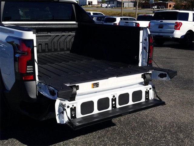 New 2025 Chevrolet Silverado EV LT image 6