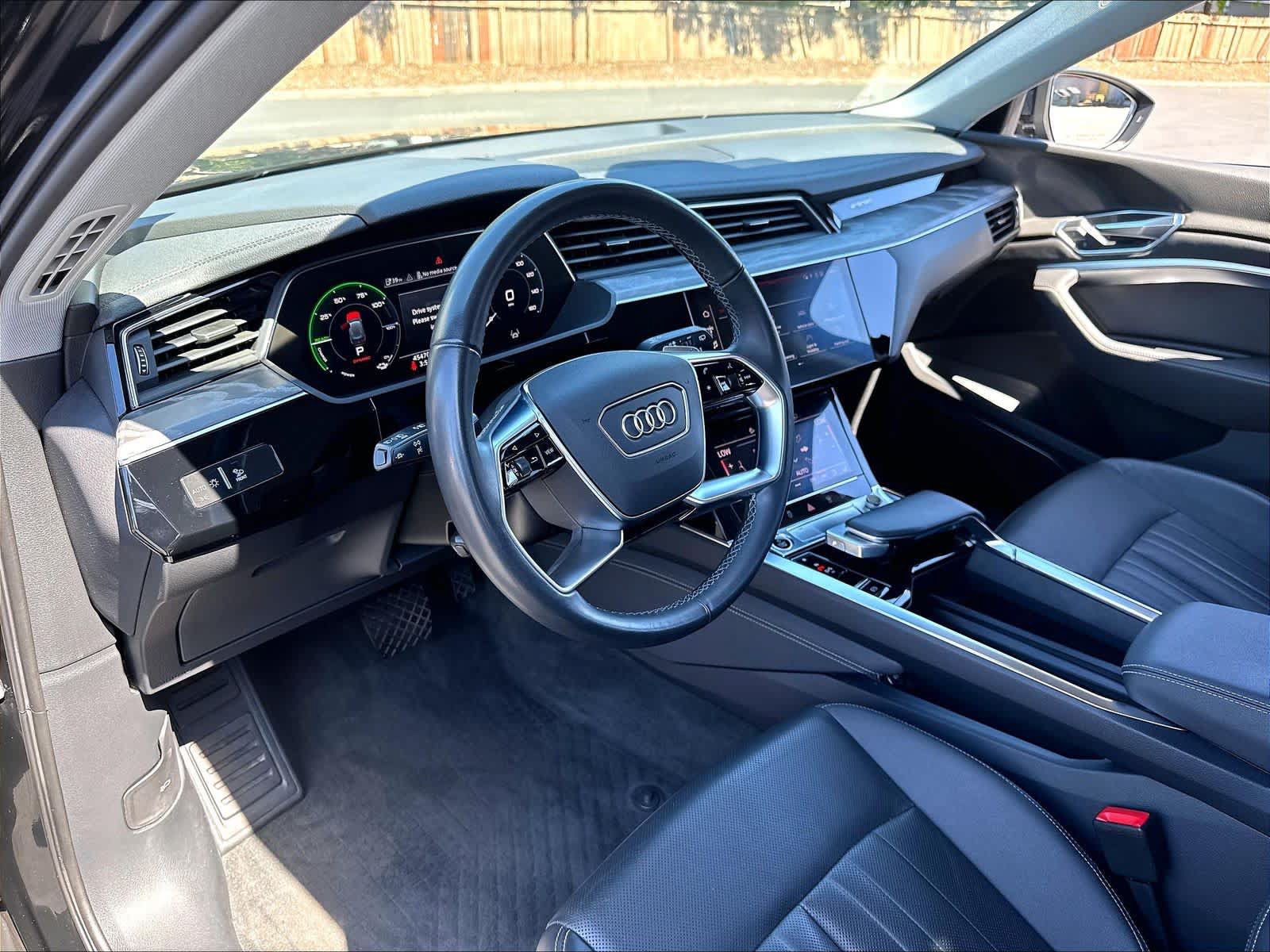 Used 2023 Audi e-tron Premium Plus w/ Premium Plus Package AWD/4WD image 17