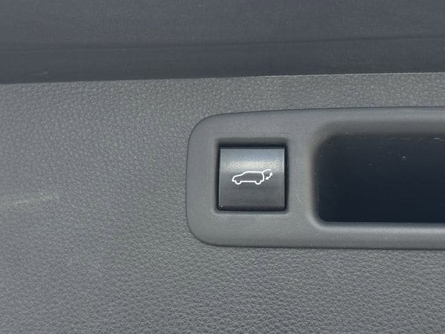 Used 2020 Toyota Highlander XLE AWD/4WD image 36