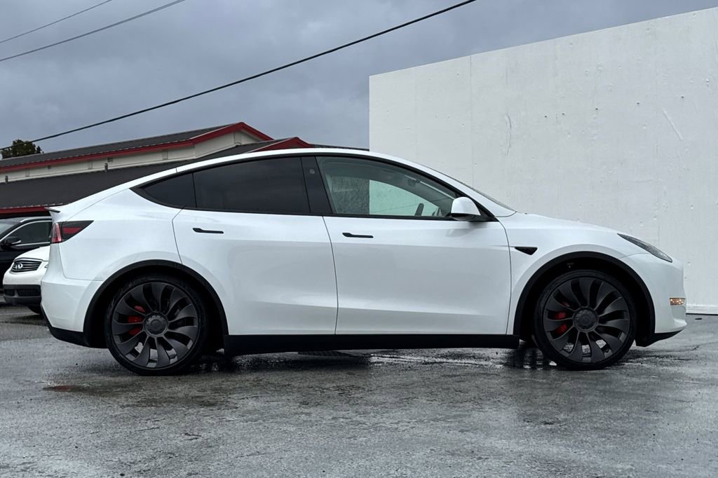 Used 2025 Tesla Model Y Performance image 2