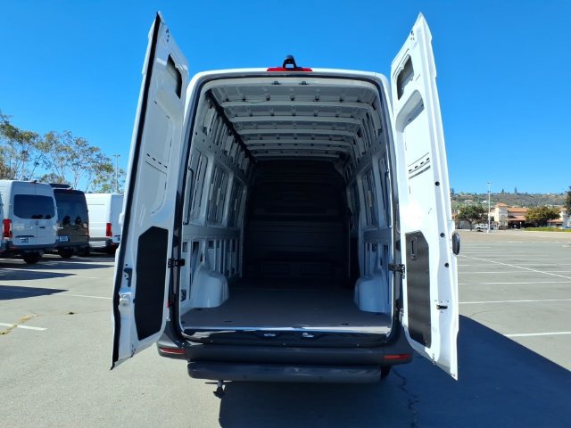 New 2025 Mercedes-Benz eSprinter 170 Cargo image 22
