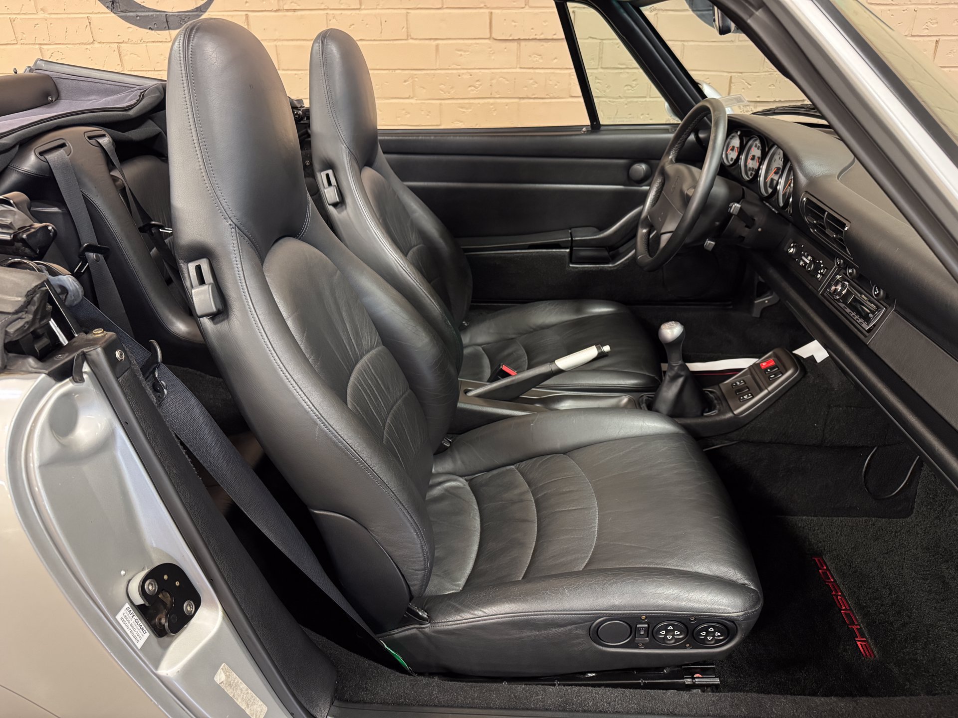 Used 1998 Porsche 911 Carrera RWD image 49