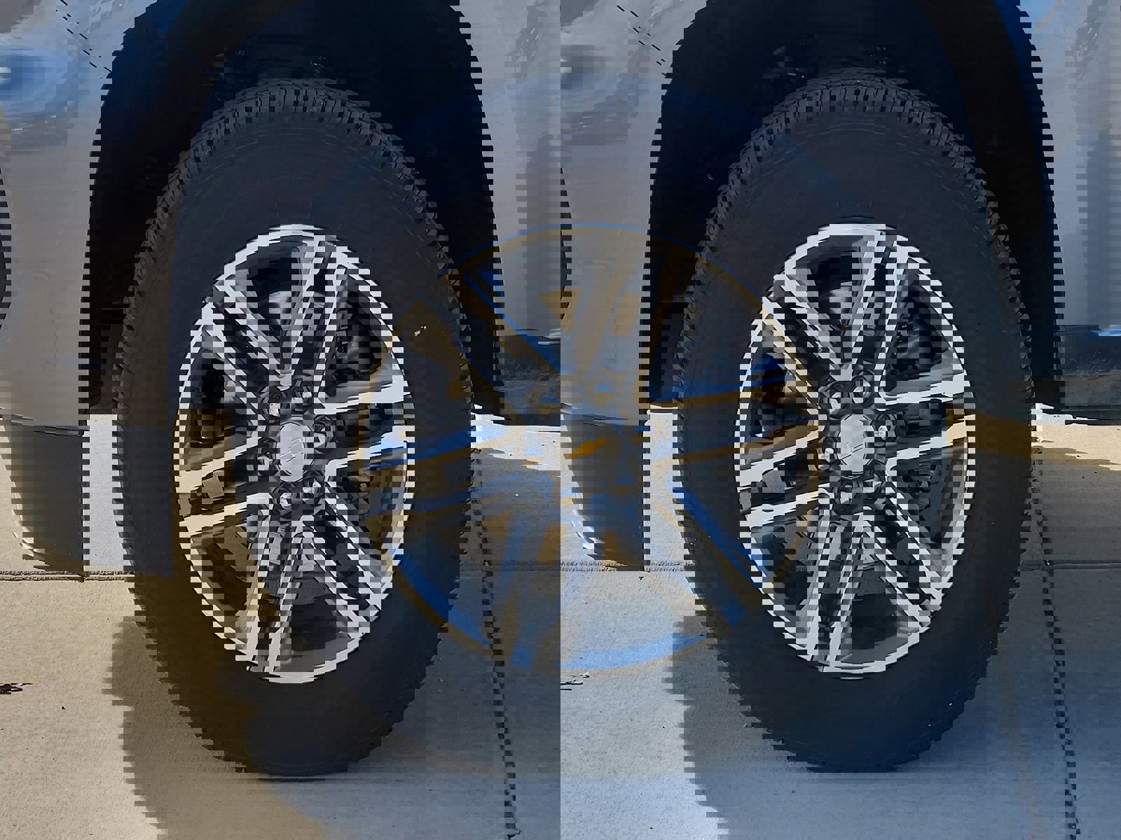 Used 2022 Chevrolet Colorado LT w/ Luxury Package image 9