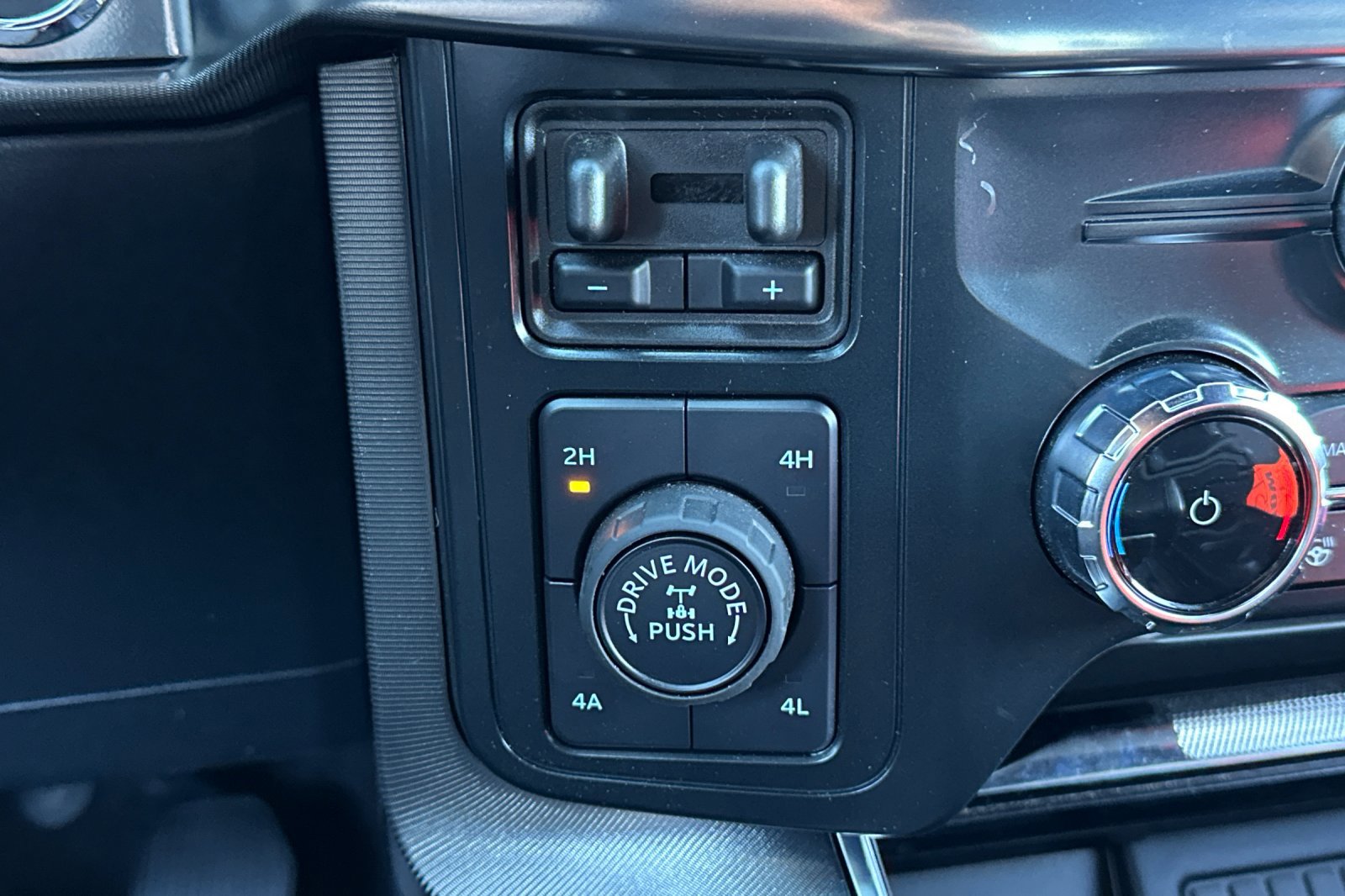 Used 2025 Ford F150 Platinum w/ Equipment Group 702A High image 25