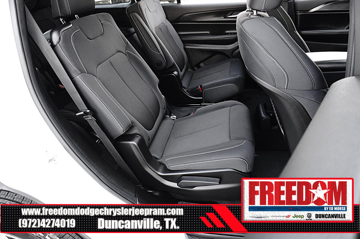 Certified 2025 Jeep Grand Cherokee L Laredo RWD image 16