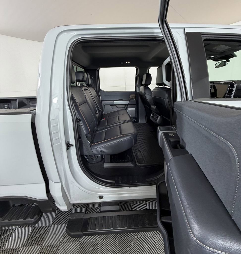 Used 2026 Ford F350 Lariat w/ Black Appearance Package image 5