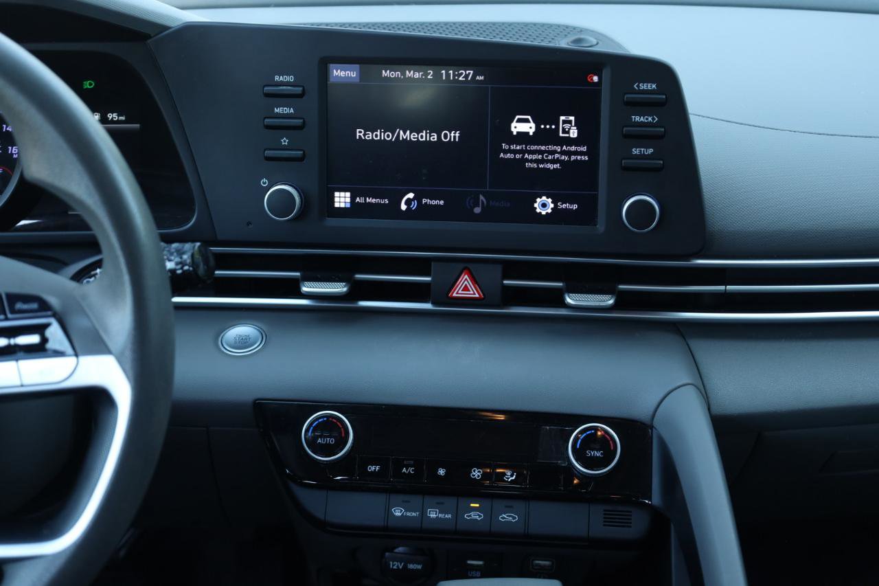 Used 2023 Hyundai Elantra SEL image 9