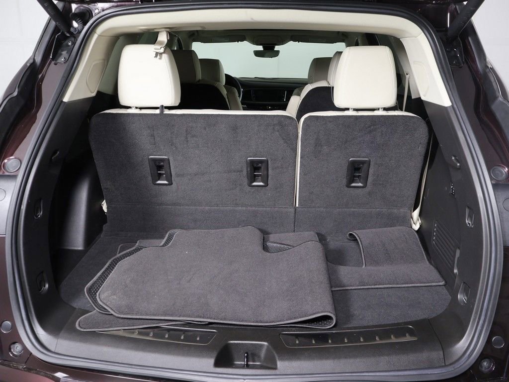 Used 2022 Buick Enclave Avenir w/ Avenir Technology Package image 22