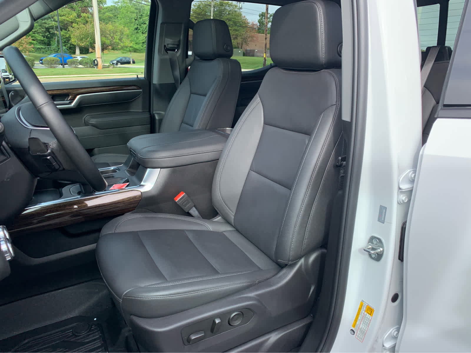 Used 2025 GMC Sierra 1500 Elevation w/ Elevation Premium Package image 10