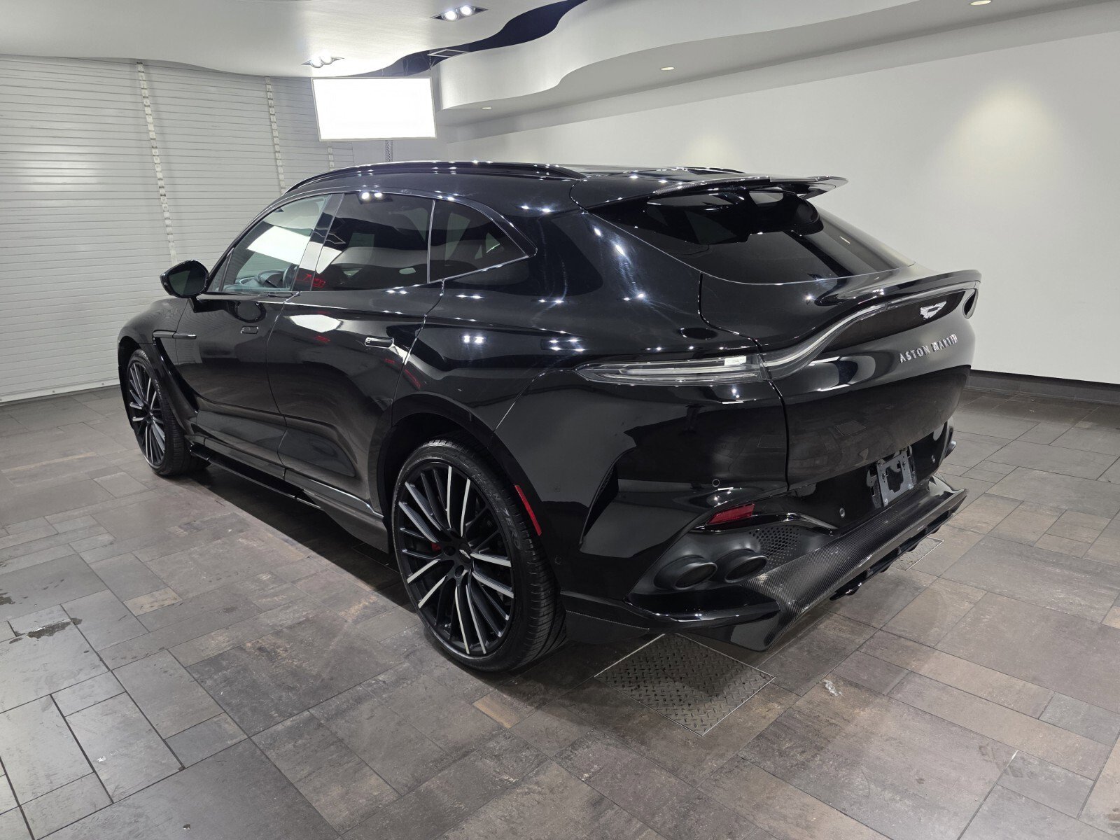 Used 2023 Aston Martin DBX 707 image 2
