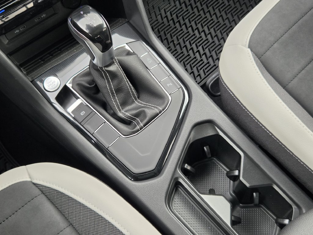 New 2027 Volkswagen Taos SE FWD image 18