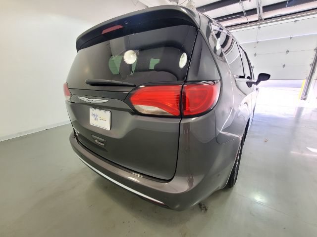 Used 2020 Chrysler Pacifica Touring-L Plus w/ Advanced Safetytec Group FWD image 9