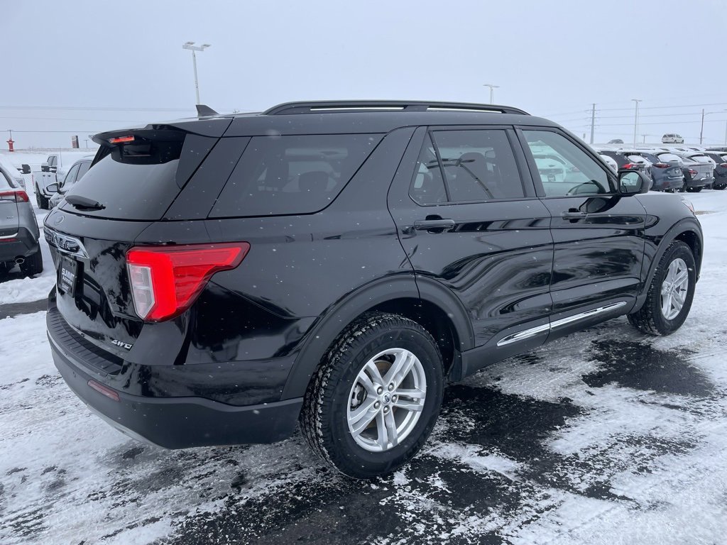Used 2023 Ford Explorer XLT w/ Equipment Group 202A image 4