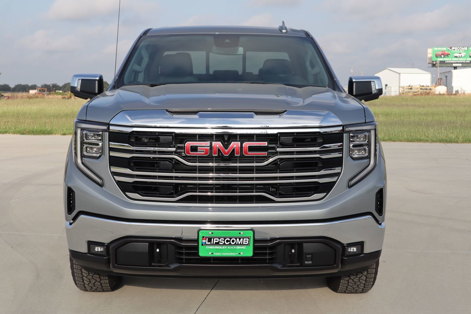 New 2026 GMC Sierra 1500 SLT image 2