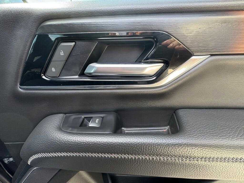 Used 2025 GMC Yukon Denali w/ Sun & Power Step Package image 41