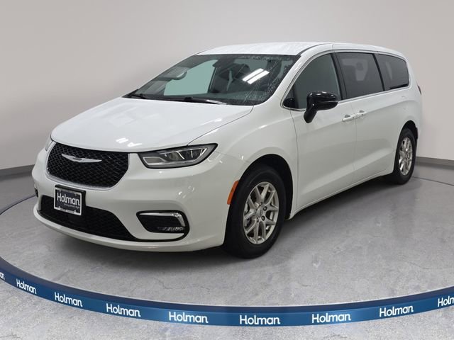 Used 2025 Chrysler Pacifica Select image 1