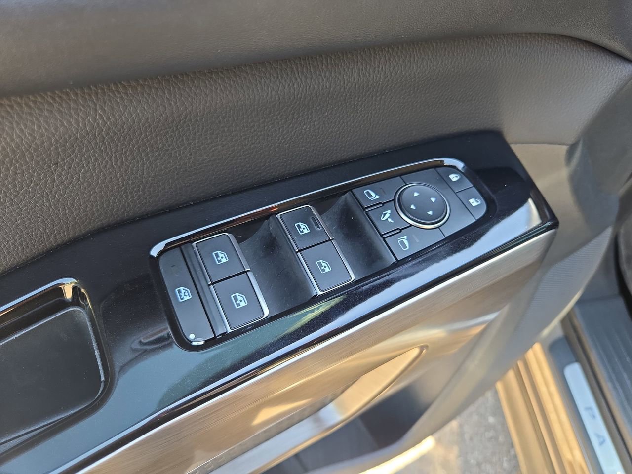 Used 2024 Nissan Pathfinder Platinum w/ Cargo Package FWD image 16