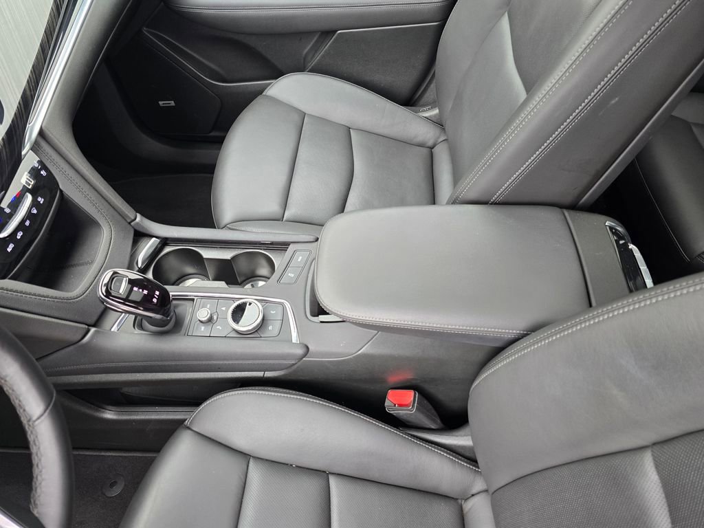 Used 2025 Cadillac XT6 Premium Luxury image 33