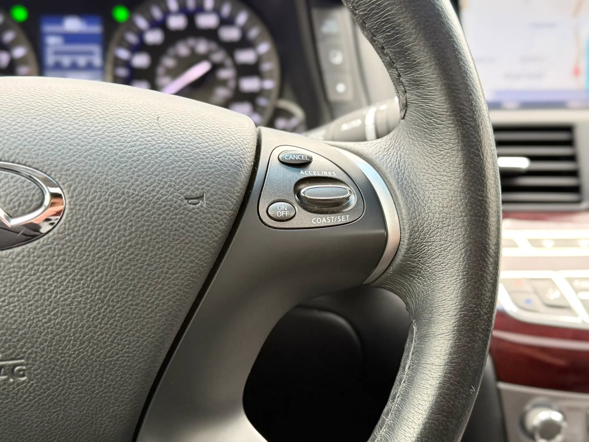 Used 2015 INFINITI Q70 3.7 image 18